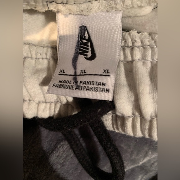 Brand New! Men’s XL Nike Tech Fleece Shorts - Picture 3 of 3